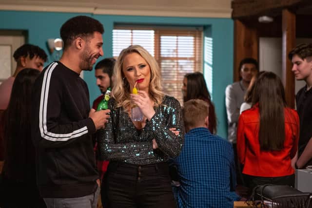 Billy [JAY KONTZE] and Ellis Grant [ASAN NJIE] once again are at loggerheads but this time over Tracy when one of them kisses her.