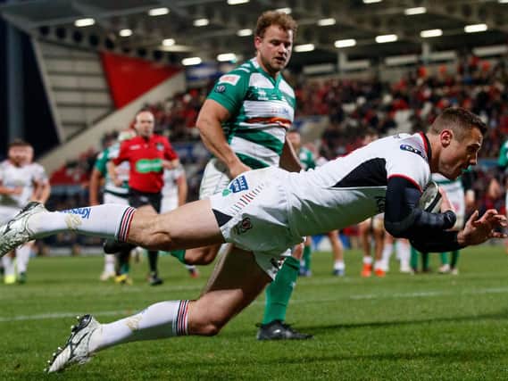 Tommy Bowe scores a try against Benetton