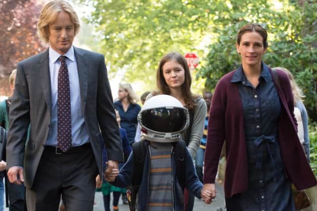 Owen Wilson as Nate Pullman, Jacob Tremblay as Auggie Pullman and Julia Roberts as Isabel Pullman in Wonder.