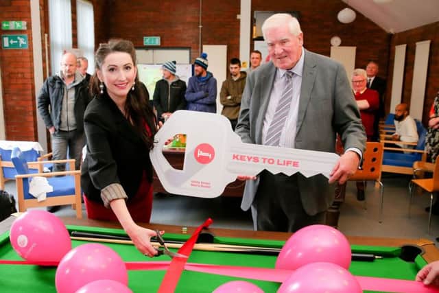 Picture by Philip Magowan / Press Eye.com


Emma Little-Pengelly (MP) and David McIlhaggar (NIID Chairman) officially launch the Utility Street Hostel's new Keys to Life project