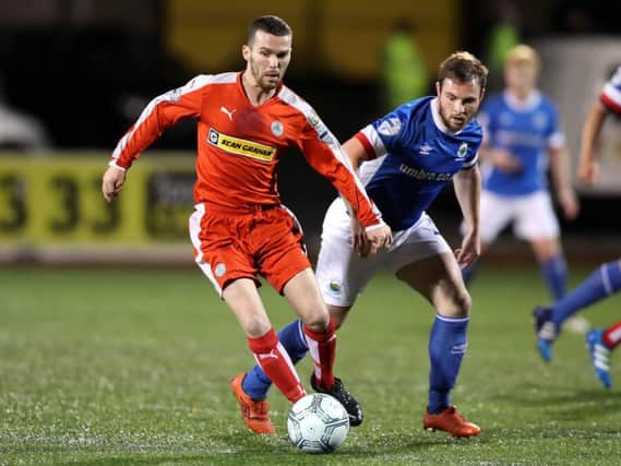 Former Cliftonville and Crusaders star Martin Donnelly has put pen to paper with Championship side Larne