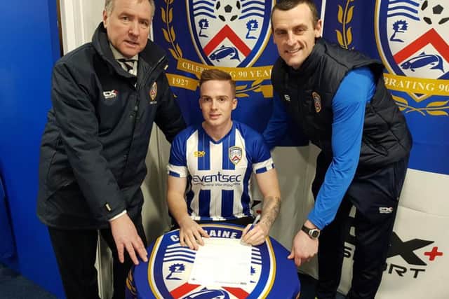 Aaron Burns is welcomed to Coleraine by manager Oran Kearney and Chairman Colin McKendry.