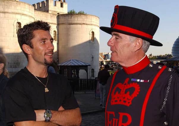 Wayne McCullough chats to a Tower of London guard about  his fight with South African opponent Johannes Maisa