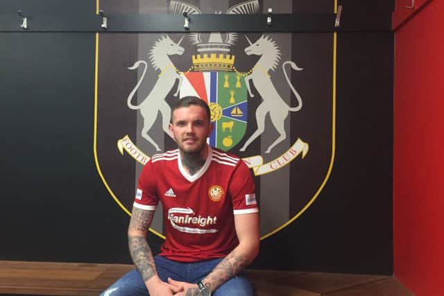 Darren Murray has signed for Portadown on a two-year deal.