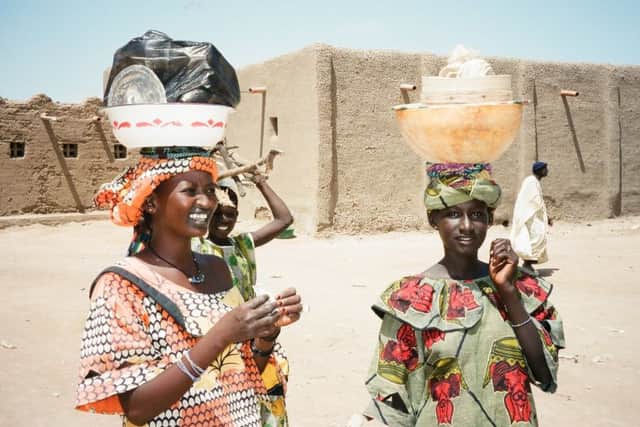 Desert nomad women going to Timbuktu's market