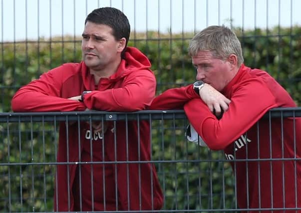 Darren Murphy (right) and Linfield manager David Healy. Pic by PressEye Ltd.