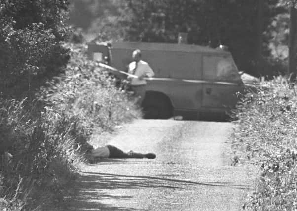 Brian McNally killed by the IRA as an IRA informer from Warrenpoint and dumped on the border. Scene picture of body on border. Pacemaker Press Intl. 610/84/BW