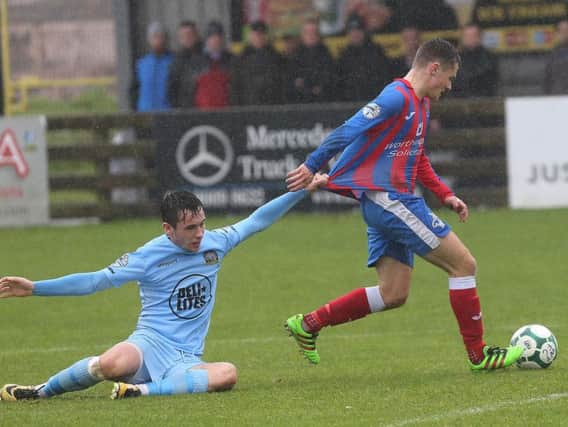 Ards on the attack against Warrenpoint