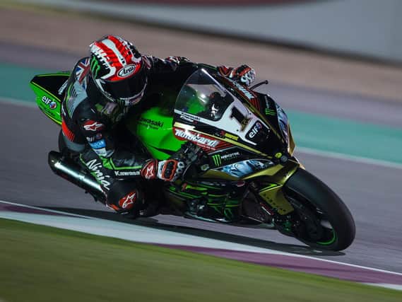 Jonathan Rea clinched a record-equalling 17th World Superbike victory in a single season as he stretched his unbeaten run to 11 races in Qatar on Friday.