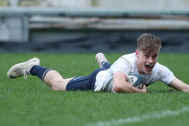Methodist College  Ethan McIIroy scores  a try against Wallace High School