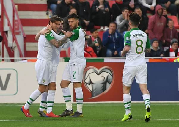 Republic of Irelands Jeff Hendrick (left) celebrates scoring his sides goal.