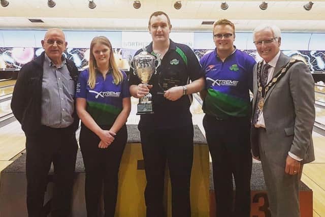 Billy Nimick with Lisburn & Castlereagh City Council Mayor Alan Girvan, QubicaAMF's Director of International Relations and Sport Development Roger Creamer