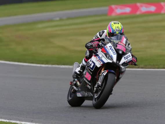 Tyco BMW rider Keith Farmer sustained leg injuries in a crash in quaifying at Knockhill on Saturday.