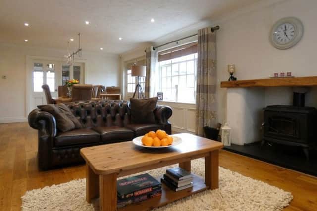 27 Crevolea Road offers bright and spacious accommodation