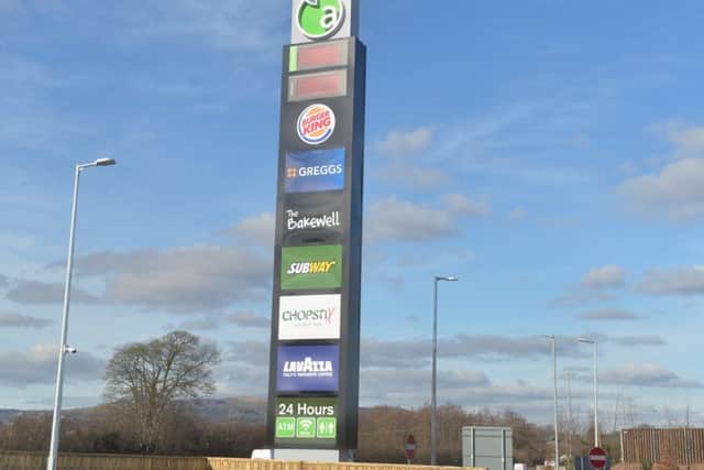 The tall sign for the Applegreen station on the M1