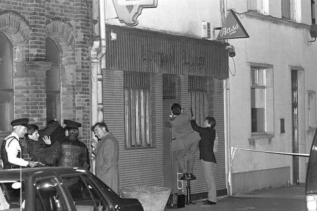 PACEMAKER BELFAST             AUGUST 1987        PF

SCENE OF THE SHOOTING IN LIVERPOOL BAR IN THE DOCK AREA OF BELFAST WHERE TWO PLAIN CLOTHES POLICEMEN DIED AT THE HANDS OF GUNMEN.

945/87/BW