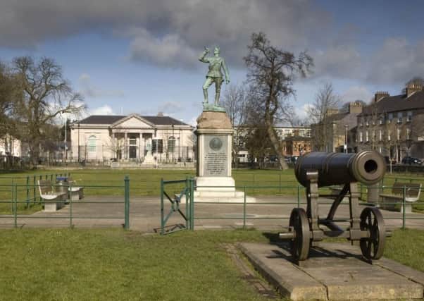 A statue and cannon in Armagh, devoted to past British battles