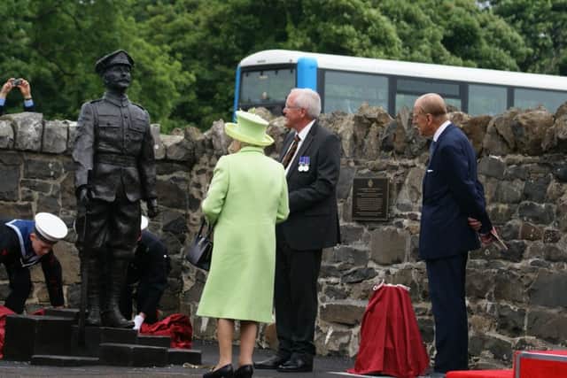 Roamer: The Queen and the Duke of Edinburgh meet the statue of a hero ...