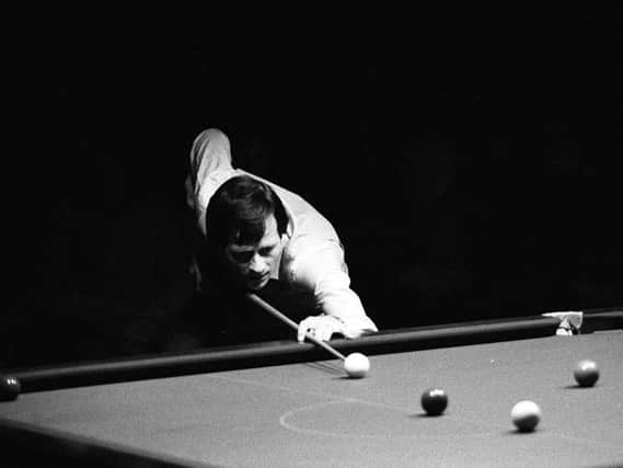 Alex Higgins playing at Ulster Hall in 1981. Photo: Pacemaker