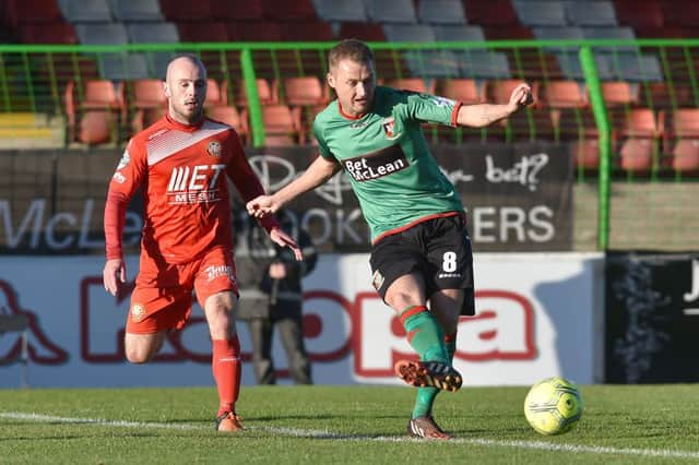 Glentoran's Ciaran Caldwell
tries to get away from Portadown's Stephen Hughes
during Saturday's match at The Oval (
Photo by TONY HENDRON/Presseye.com.)