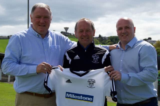 Paul Kirk (left) and coach Stevie Houston (right) are welcomed to Iveagh Park by Rathfriland chairman Howard Murray last summer. Photo: Iain McDowell / Rathfriland FC