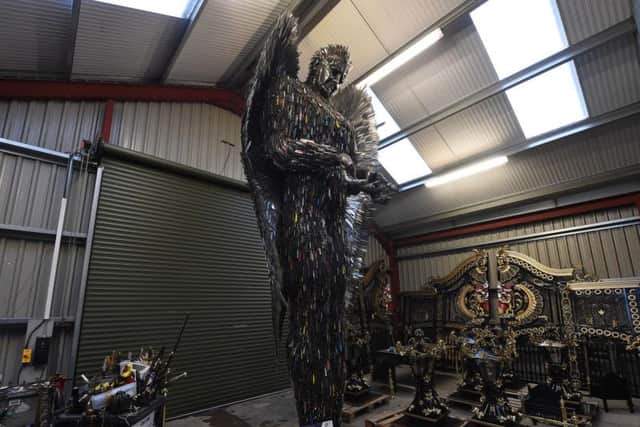 The sculpture of anangelcrafted from thousands of knives