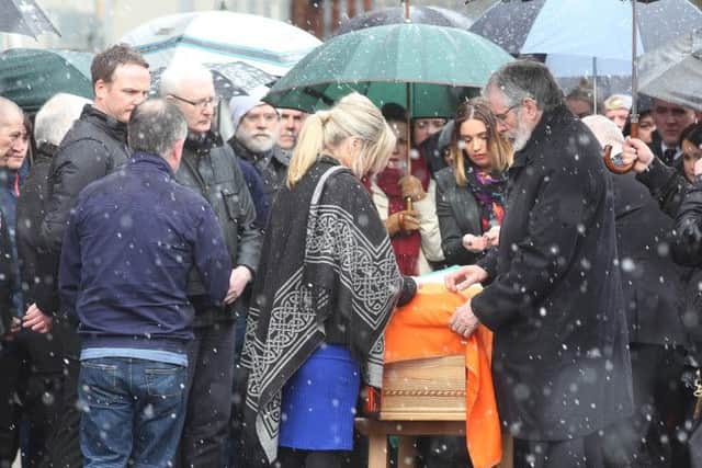Sinn Feins Michelle ONeill, Elisha McCallion and Gerry Adams lay the Irish tricolour on the coffin