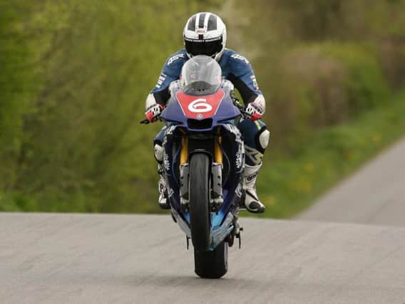 William Dunlop on the Temple Golf Club Yamaha R1 Superstock machine.
