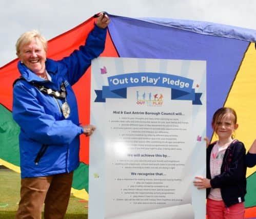 Caitlin Taylor helps the Mayor, Councillor Audrey Wales MBE, launch the Out to Play Pledge. INCT 21-750-CON