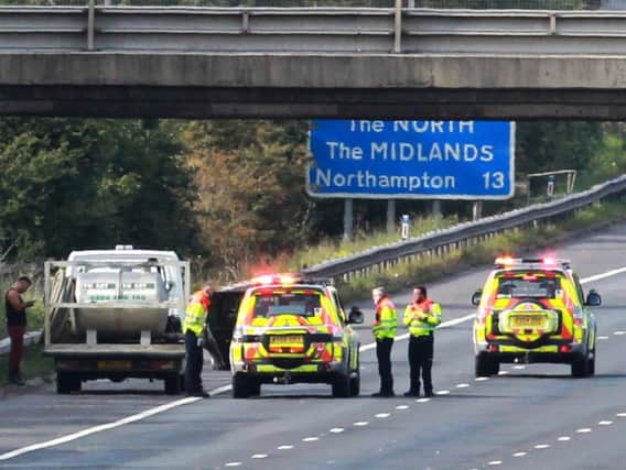 The M1 was closed as the Thames Valley police investigated a suspicious package